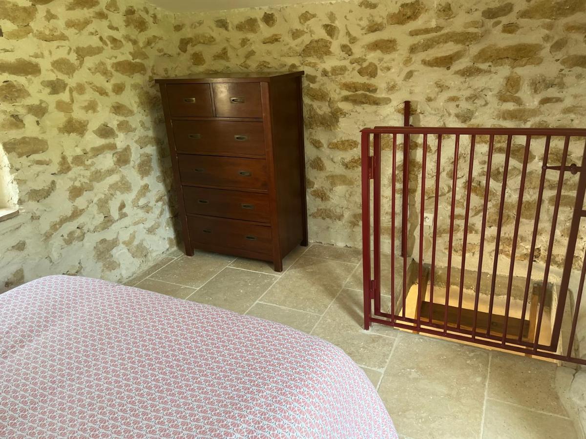 Cabanon Entoure De Montagnes Et D'Oliviers Vila Nyons Exterior foto