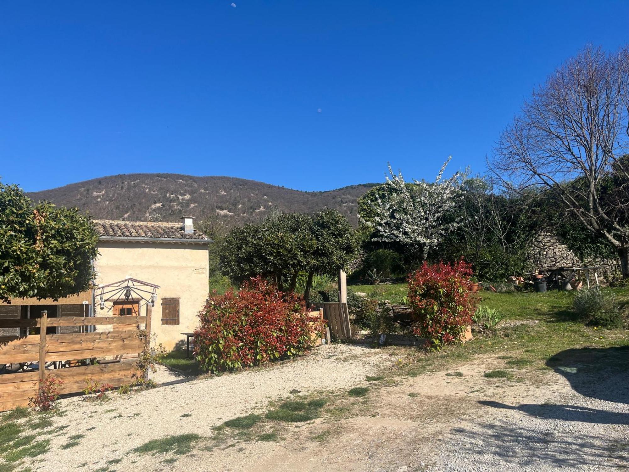 Cabanon Entoure De Montagnes Et D'Oliviers Vila Nyons Exterior foto
