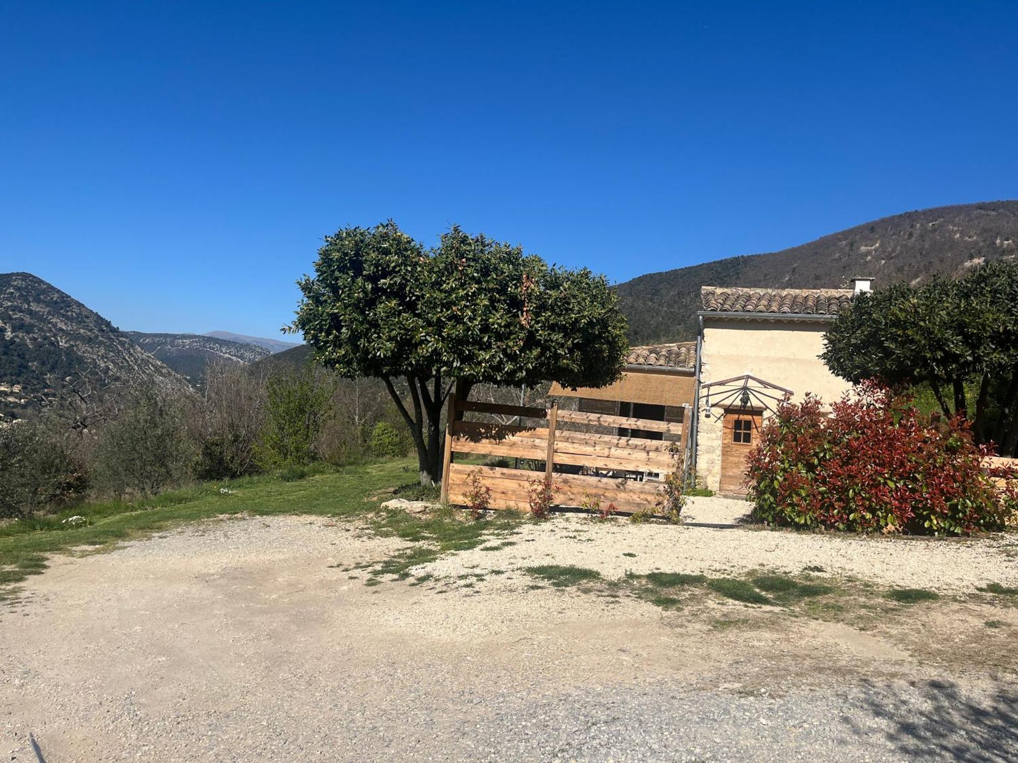 Cabanon Entoure De Montagnes Et D'Oliviers Vila Nyons Exterior foto