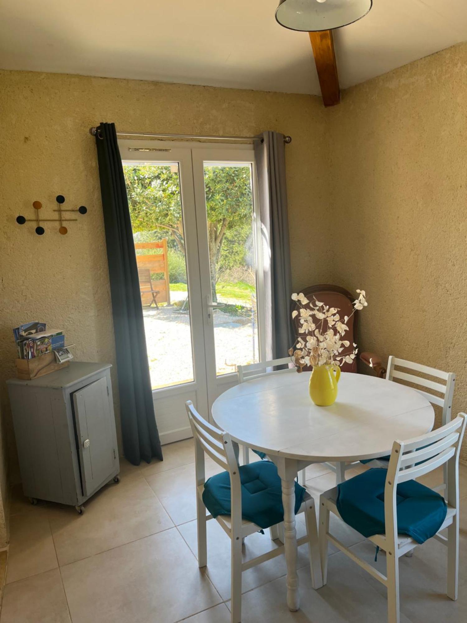 Cabanon Entoure De Montagnes Et D'Oliviers Vila Nyons Exterior foto