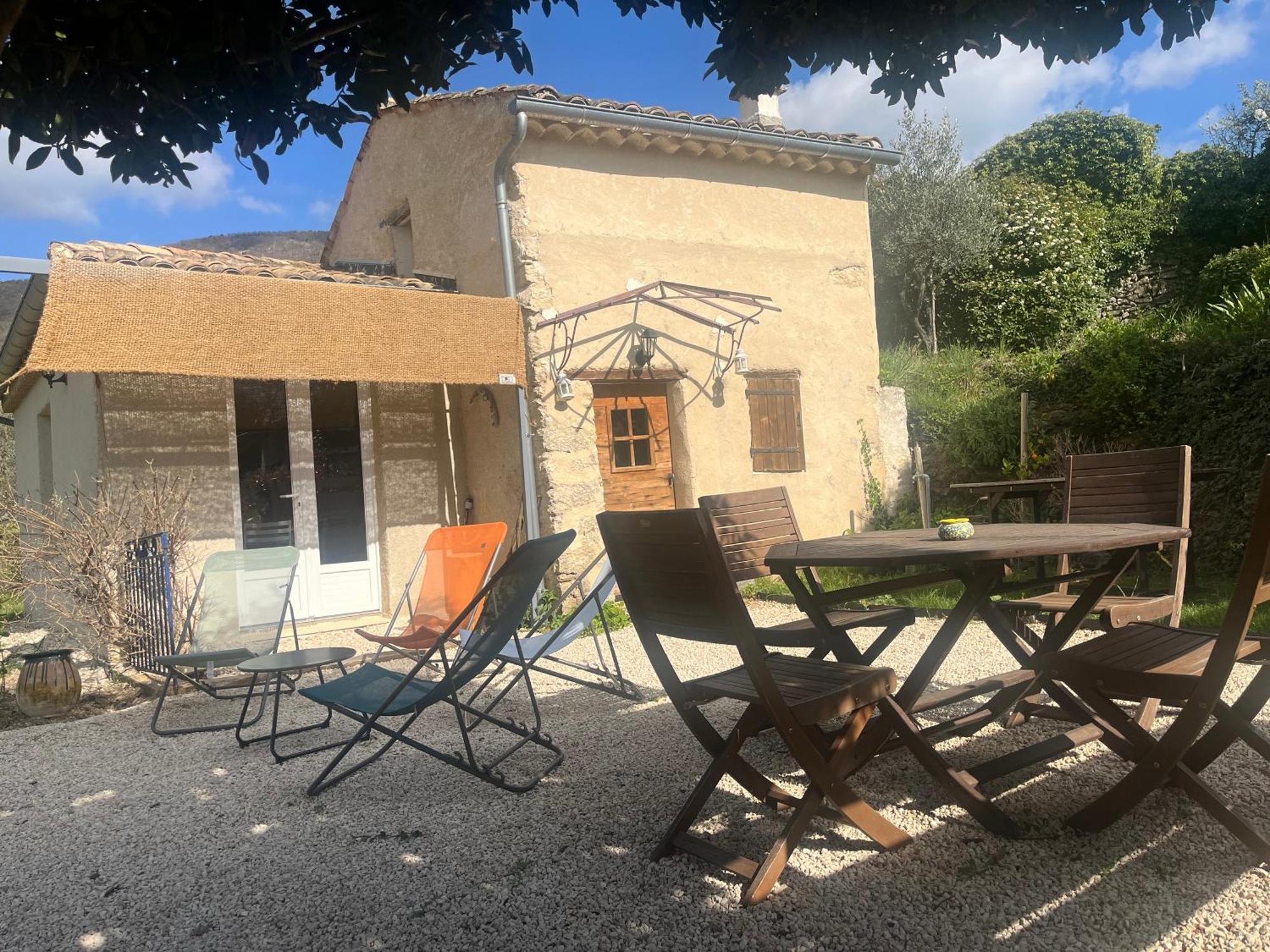 Cabanon Entoure De Montagnes Et D'Oliviers Vila Nyons Exterior foto