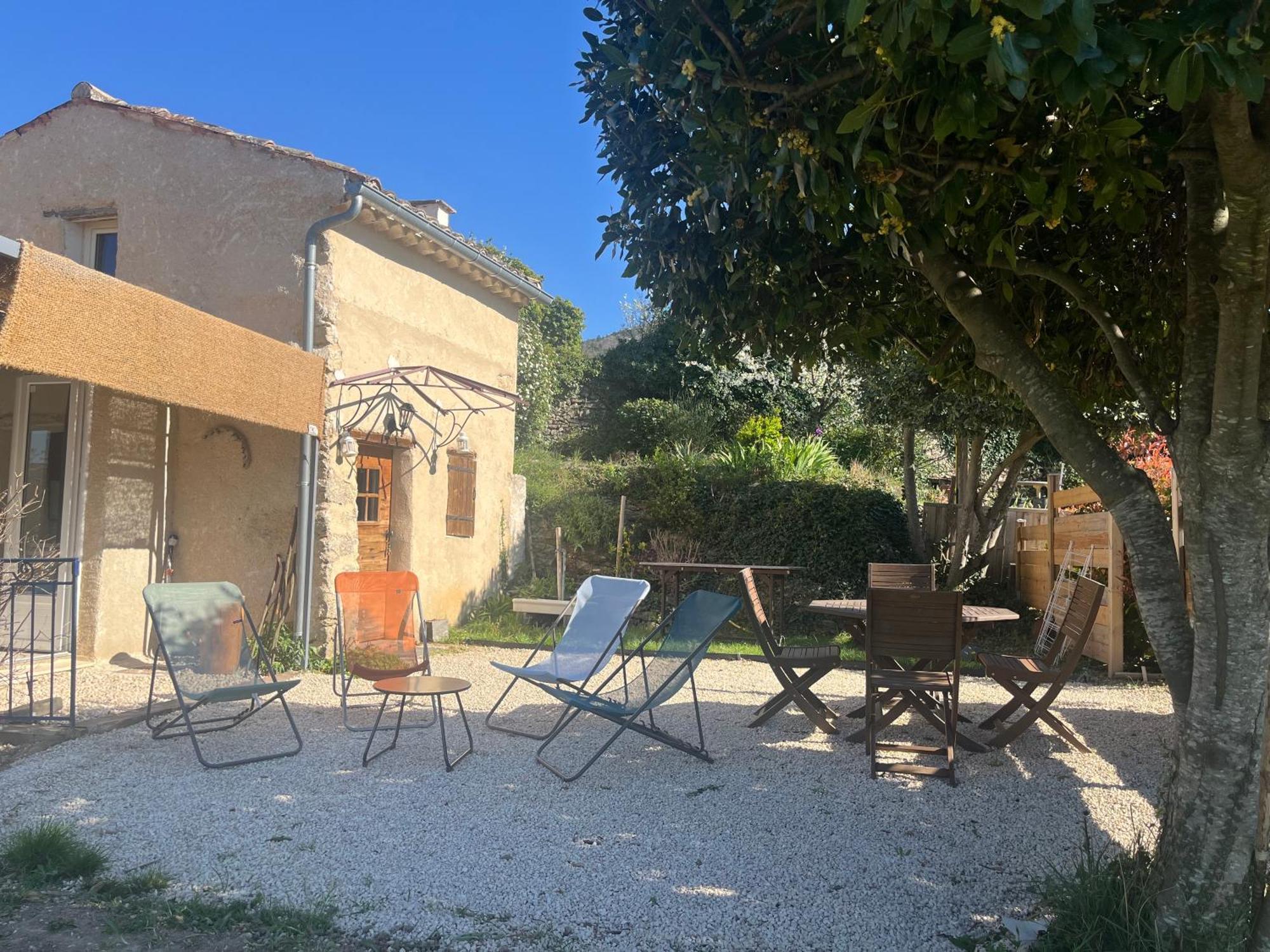 Cabanon Entoure De Montagnes Et D'Oliviers Vila Nyons Exterior foto